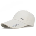 Gorra de béisbol de algodón beige con visera larga y emblema de metal SPORT lateral - Ajustable / Beige Claro