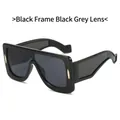 Gafas de sol cuadradas negras de gran tamaño con lentes grises y remaches dorados - Montura Negra Lentes Gris Negro