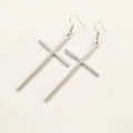 Silberne Punk-Kreuz-Ohrhänger im minimalistischen langen Stil mit Metallic-Finish - Silber
