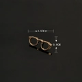 Spilla in miniatura a forma di occhiali in smalto dorato, misure 2.5cm per 0.8cm - 2.5x0.8cm / Montatura Oro - Piccola
