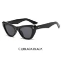 Gafas de sol negras de ojo de gato con lentes gris oscuro y remaches dorados - Montura Negra Lentes Gris Negro