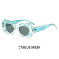 Lunettes de soleil à monture bleue transparente avec verres verts et relief floral - Monture Bleue Verres Verts (C7)