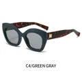 Occhiali da sole cat-eye con montatura verde opaca, lenti grigie e aste tartarugate - Montatura Verde Stanghetta Tartarugata Lenti Grigie