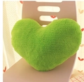 Cuscino di peluche verde a forma di cuore su sedia lilla per decoro regalo amore - Verde