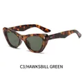 Gafas de sol cat eye con montura de carey, lentes verdes y detalles de remaches retro - Montura Carey Lentes Verdes