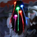 Kleurrijke LED glasvezel haarclips met levendige lichteffecten op donker haar getoond - Eenvoudige Stijl