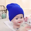 Berretto in maglia blu reale per bambini in morbido filato caldo tinta unita - Regolabile / Celeste
