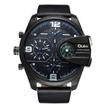 Détail de la montre Oulm avec bracelet en cuir noir et boussole intégrée sur le cadran - Cadran Bleu avec Accent Noir