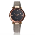 Montre tendance pour femme avec cadran noir, bracelet cuir gris et boîtier en or rose - Gris