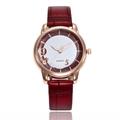 Montre à quartz minimaliste avec bracelet cuir bordeaux texture crocodile et boîtier doré - Rouge