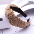 Gestricktes Stirnband in Khaki mit Kreuzknoten und gerippter Textur für Damen - Khaki