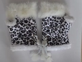 Leopard print fingerless gloves with white faux fur trim and bow details for winter - One Size / Leopard White