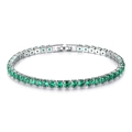 Detailaufnahme des silbernen Tennisarmbands mit rund geschliffenen grünen Zirkonia - 1-Reihig Grün Zirkon 4mm / Grün