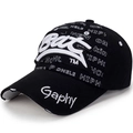 Schwarze Baseballkappe im Distressed-Look mit 3D-Bat-Stickerei und Streetwear-Print - Verstellbar / Schwarz mit weißer Stickerei