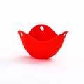 Cuociuova in silicone rosso di grado alimentare con design a tre fori e consistenza morbida - Rosso