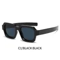Occhiali da sole squadrati neri con lenti grigio scuro e spesse aste in stile vintage - Montatura Nera Lenti Grigio Nero