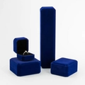 Blauwe fluwelen sieradendoosjesset inclusief ring- en kettingdoosjes op wit decor - Ringendoos 5.4*5.1*3.9cm / Blauw