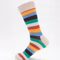 Bunte gestreifte Crew-Socken aus lebhaftem Baumwollmix in Rot, Gelb und Blau - Größe 41-46 / Milchweiß Ferse