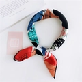 Elegante foulard in seta con stampa geometrica astratta e design colorato a nodi - Cornici Geometriche Astratte