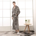 Peignoir long en flanelle grise pour homme avec col châle et ceinture à la taille - M / Gris