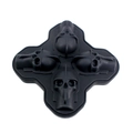 Detalle del molde de silicona negra con 4 cavidades para crear hielos con forma de calavera - Nuevo patrón de 4 calaveras