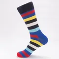 Gestreifte mittelhohe Baumwollsocken mit dunkelblauen, roten und gelben Mustern - Größe 41-46 / Dunkelblau Ferse