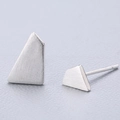Orecchini a perno minimalisti in argento S925 con forme geometriche e finitura spazzolata - Puzzle Asimmetrico