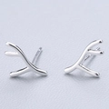 Orecchini a perno minimalisti in argento S925 con finitura metallica lucida - Corna di cervo
