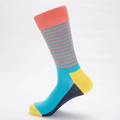 Bunte gestreifte Baumwollsocken mit lebhaftem orange blau gelbem Patchwork-Design - Rosa Feinstreifen