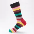 Bunte gestreifte mittellange Baumwollsocken mit stylischen Rippstrickbündchen im Muster - Größe 41-46 / Weinrot Ferse