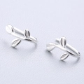 Orecchini a perno in argento sterling 925 con design minimalista a forma di foglia e ramo - Foglie Tenere