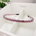 Elegante diadema de doble fila de cristales púrpuras en un organizador blanco - Morado