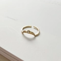 Anillo geométrico de plata S925 dorada con detalles de cristales micro pavé - J728 Anillo de Corona Pequeña / Dorado