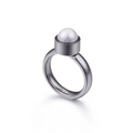 Anillo minimalista de acero inoxidable con una perla de agua dulce blanca redonda plata - US 7 / Color Acero