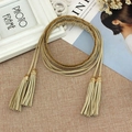 Cintura intrecciata boho beige con motivo traforato e nappe dorate per abiti - Beige