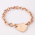Detailansicht eines Gliederkettenarmbands aus Roségold mit Herzanhänger - Roségold
