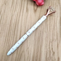 Penna a sfera bianca con pois rosa, finiture in oro rosa e grande cristallo a diamante - Bianco a Pois Oro Rosa