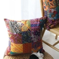 Böhmische Kissenbezüge mit Patchwork-Muster und Paisleys in gemütlichem Wohnambiente - 60x60cm / Patchwork Kissenbezug