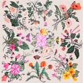 Motivo dettagliato di fiori di ipomea e insetti su un foulard di raso 90x90cm - Beige