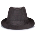 Nahaufnahme der gewebten Textur und Krone dieses stilvollen Fedora-Sonnenhuts für Herren - M (56-58cm) / Kaffeebraun