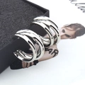 Détails de boucles d'oreilles clous demi-cercles argentés à trois couches polies - Argent