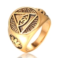 Dettaglio dell'anello con sigillo dorato in acciaio inossidabile con l'Occhio della Provvidenza - US 9 / Oro