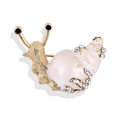 Spilla a forma di lumaca in lega dorata con smalto crema e strass scintillanti - Bianco