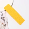 Texture dettagliata della fascia sportiva in spugna di cotone gialla su tavolo bianco - 18 Cm * 6 Cm / Giallo