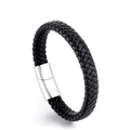 Pulsera de cuero trenzado negro con un cierre magnético de plata sobre fondo blanco - 21cm / Color Acero