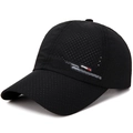 Berretto sportivo in mesh nero traspirante con toppe ricamate e scritte sul lato - Regolabile / Nero