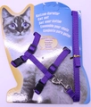 Verstellbares lila Katzen-Geschirr und Leinen-Set auf Einzelhandels-Verpackungskarte - Lila