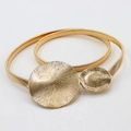 Women's gold stretch leaf belt with embossed circular buckles and metallic snake chain - Gold Round Radiating Texture Double Buckle