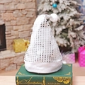Détail du bonnet de Noël à paillettes argentées avec bordure en peluche blanche chic - Bonnet Paillettes Argent Adulte