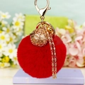 Porte-clés créatif en peluche rouge avec clochette dorée filigranée et clip métallique robuste - Emballage unique en sac OPP / Rouge Vif